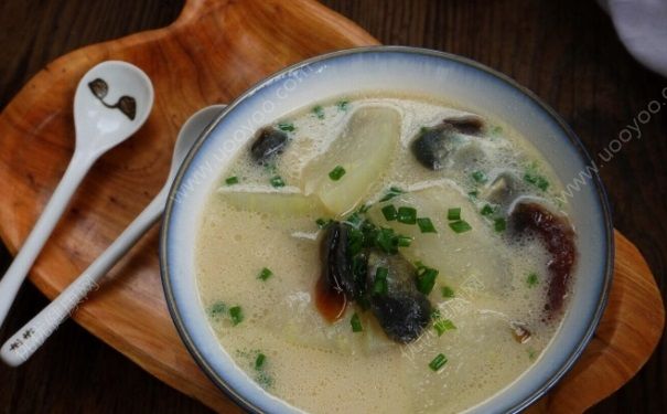 怎樣制作皮蛋冬瓜湯？怎樣做出奶白色皮蛋冬瓜湯？(1)