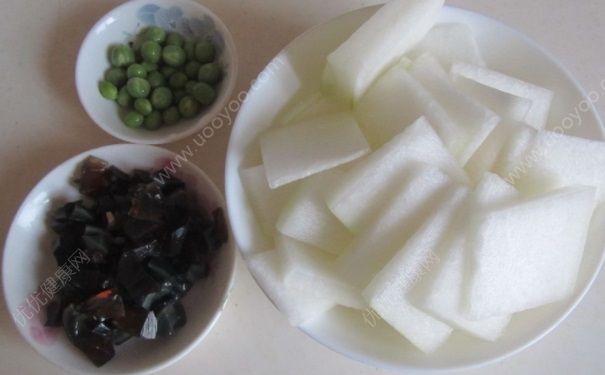 怎樣制作皮蛋冬瓜湯？怎樣做出奶白色皮蛋冬瓜湯？(2)