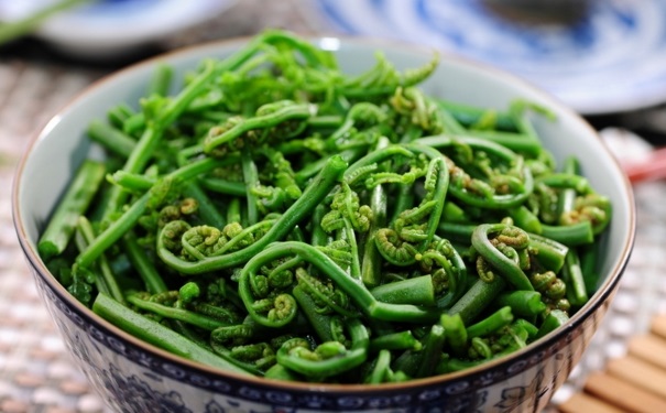 蕨菜的食用方法有哪些？蕨菜的菜譜有哪些？(1)