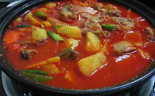 土豆燉雞的做法是什么？怎么制作土豆燉雞最好吃？(1)