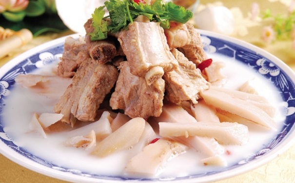 蓮藕燉排骨的做法有哪些？蓮藕的營養(yǎng)功效是什么？(1)
