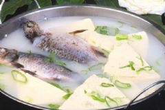 鯽魚湯怎么做美味又營養(yǎng)？喝鯽魚湯有哪些禁忌？[圖]