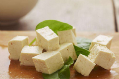 經(jīng)常吃豆腐對(duì)身體有什么危害？豆腐不能跟什么食物一起吃？[圖]
