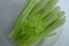 芹菜不宜和什么同吃？哪些食物不與芹菜同吃？[圖]