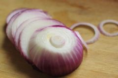 吃洋蔥有哪些養(yǎng)生好處？食用洋蔥能帶來什么好處？[圖]