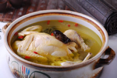 喉嚨痛時(shí)吃哪些食物能緩解？引起喉嚨痛的因素是什么？[圖]