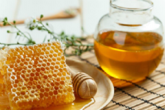 購(gòu)買蜂蜜如何辨別真假？常喝蜂蜜對(duì)身體的好處是什么？[圖]