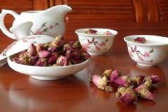 玫瑰花茶有哪些養(yǎng)生功效？和玫瑰花茶有什么禁忌？[圖]