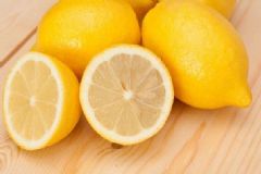 檸檬的作用功效有哪些？檸檬不能和哪些食物一起吃？[圖]