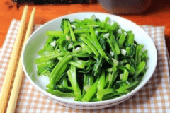 空心菜的功效作用有什么？辣炒雞肉空心菜[圖]