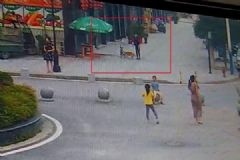 瘋狗兩天連咬28人，警方出動全縣五分之一警力擊斃[多圖]