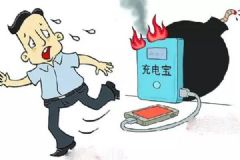乘客胸前充電寶突然爆炸，火光四射瞬間點燃背包[多圖]
