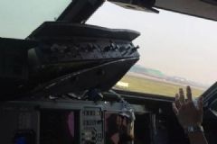 川航客機(jī)玻璃破裂平安降落，高空飛機(jī)故障乘客要注意什么？[多圖]