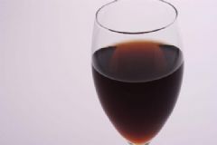 喝酒有助于睡眠的嗎？喝酒會(huì)導(dǎo)致失眠嗎？[圖]