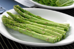 哪些食物不能放在微波爐里加熱？什么食物加熱不能用微波爐？[圖]