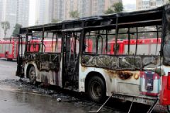 上海公交發(fā)生自燃，路遇車輛自燃我們應(yīng)該如何做？[多圖]