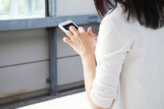 女子狂刷近20個小時手機(jī)后突發(fā)腦梗塞，玩手機(jī)要注意什么？[多圖]