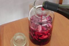 洋蔥泡紅酒的功效與作用有哪些？洋蔥泡紅酒有什么好處？[圖]