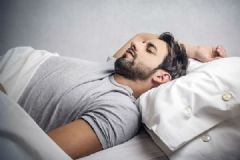 晚上吃什么食物會(huì)失眠？晚上吃什么食物對睡眠好？[多圖]