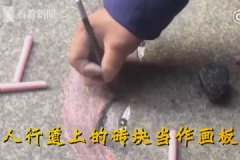 “漫畫(huà)大師”無(wú)力承受醫(yī)療費(fèi)用，街頭掙錢(qián)還債治病[多圖]