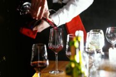 女人喝紅酒的好處有哪些？女人喝紅酒養(yǎng)生效果怎么樣？[圖]