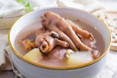 哪些人群最適合經(jīng)常喝雞腳湯？雞腳湯有什么功效作用？[圖]