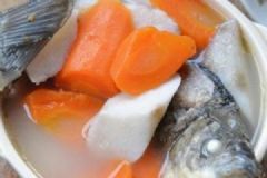鯽魚胡蘿卜湯有哪些功效？喝鯽魚胡蘿卜湯好處有哪些？[圖]