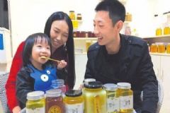 90后大學(xué)生夫妻辭職回鄉(xiāng)趕蜂，年收入過百萬[多圖]