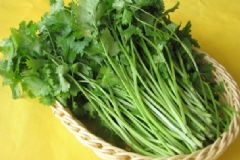香菜的營養(yǎng)價(jià)值是什么？吃香菜對健康有什么好處？[圖]