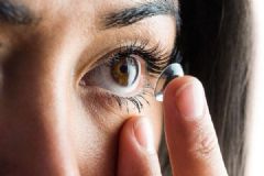 隱形眼鏡佩戴不當(dāng)有哪些危害？專家教你如何正確護(hù)眼！[多圖]