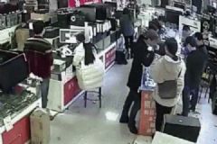 男子牙咬iPhone電池瞬間爆炸！如何預(yù)防電池爆炸？[多圖]