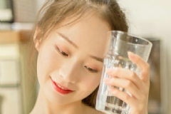 喝水養(yǎng)生的最佳時(shí)間別錯(cuò)過 水喝對了才能排毒美容！[圖]
