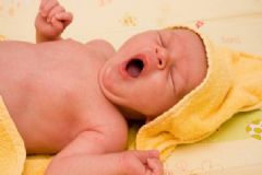 寶寶被異物卡喉怎么辦？如何預(yù)防寶寶吞食異物？[圖]