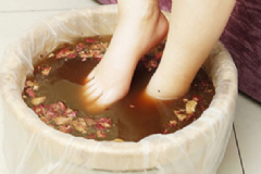 日常泡腳的禁忌事項有哪些？冬季泡腳的好處有哪些？[圖]