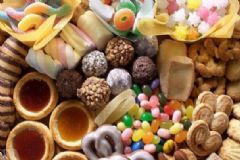 哪些零食不應(yīng)該多吃？哪些零食吃多了危害極大？[圖]