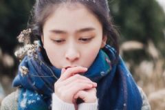 冬天嘴唇干裂如何調(diào)理？嘴唇干裂千萬別做這些事[圖]