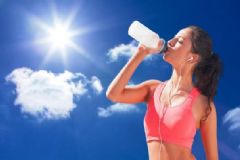 夏季如何正確補(bǔ)水？夏季正確補(bǔ)水的6個(gè)常識(shí)[圖]