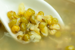 夏季養(yǎng)生吃綠豆有哪些好處？哪些人不宜吃綠豆？[圖]