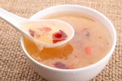 春季咳嗽不止要怎么辦？這些食療方止咳立見(jiàn)效[圖]