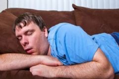睡覺時(shí)腿抽筋該怎么辦？為什么睡覺的時(shí)候腳容易抽筋？[圖]