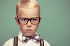 眼睛近視多少度才能戴眼鏡？近視到什么程度戴眼鏡比較好？[圖]