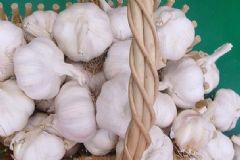 經常吃大蒜的有哪些功效作用？哪幾類人不能吃大蒜？[圖]