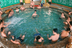 夏季泡溫泉對身體有什么好處？夏季哪些人群不宜泡溫泉？[圖]