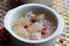 銀耳雪梨湯的營養(yǎng)價(jià)值是什么？銀耳雪梨湯的做法有哪些？[圖]