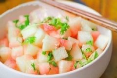 西瓜皮的養(yǎng)生功效有哪些？西瓜皮的營(yíng)養(yǎng)吃法有哪些？[圖]