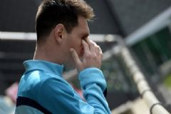 哪些生活習慣會導致眼睛浮腫？眼睛浮腫的因素有哪些？[圖]