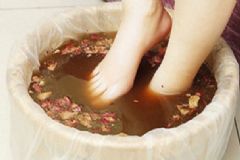 白醋泡腳有何好處？白醋泡腳要注意什么？[圖]