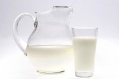 夏季喝牛奶有什么好處？夏季喝牛奶的原則有哪些？[圖]