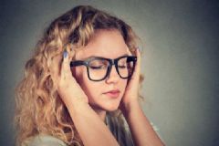 眼睛疲勞要怎么治療？眼睛疲勞需吃什么？[圖]