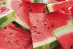 夏季吃西瓜要注意什么？切開的西瓜能在冰箱里放多久？[圖]